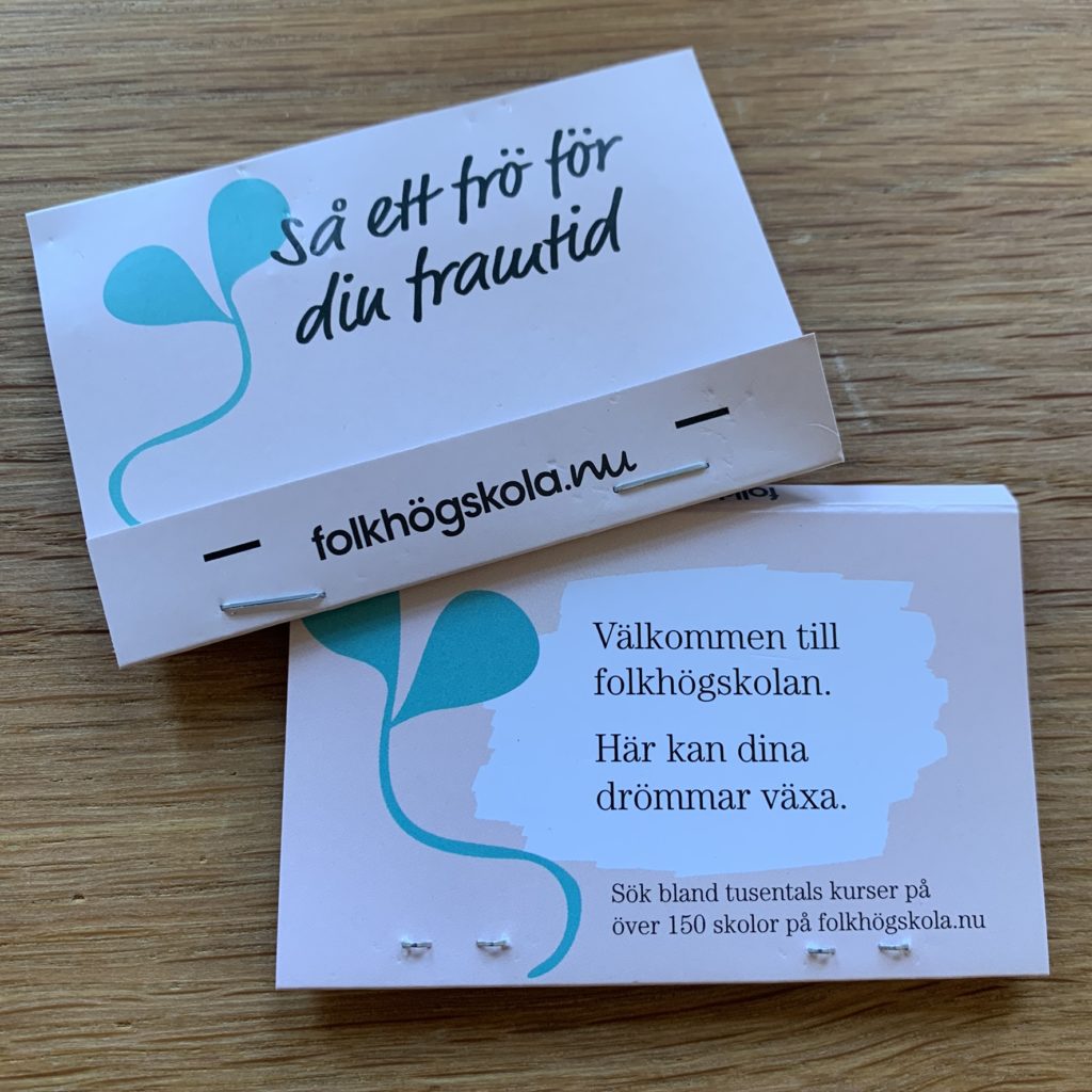Reklammaterial för folkhögskola.nu - fröpåsar med texten "Så ett frö för din framtid"
