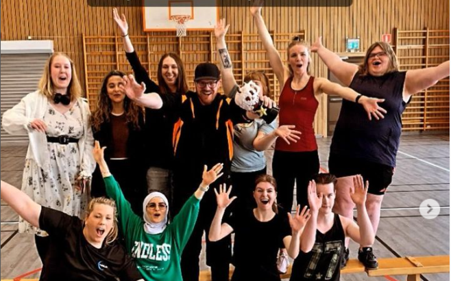 Bilden visar det vinnande laget: Allmän kurs!